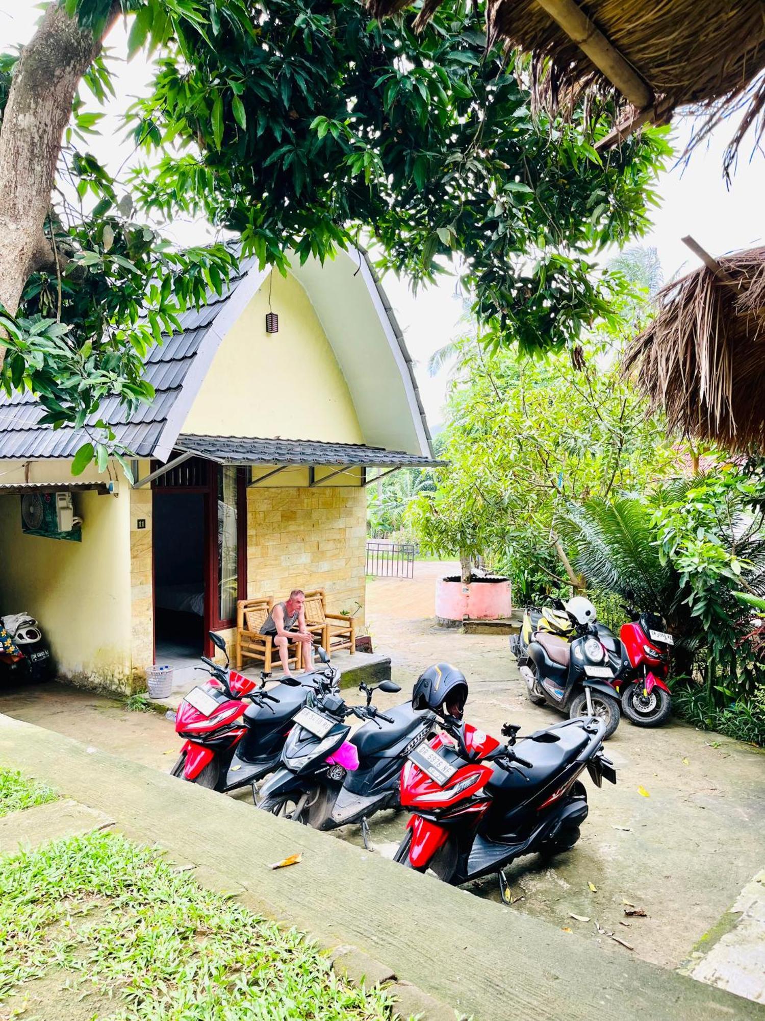 Roy Homestay Kuta Kuta  Экстерьер фото